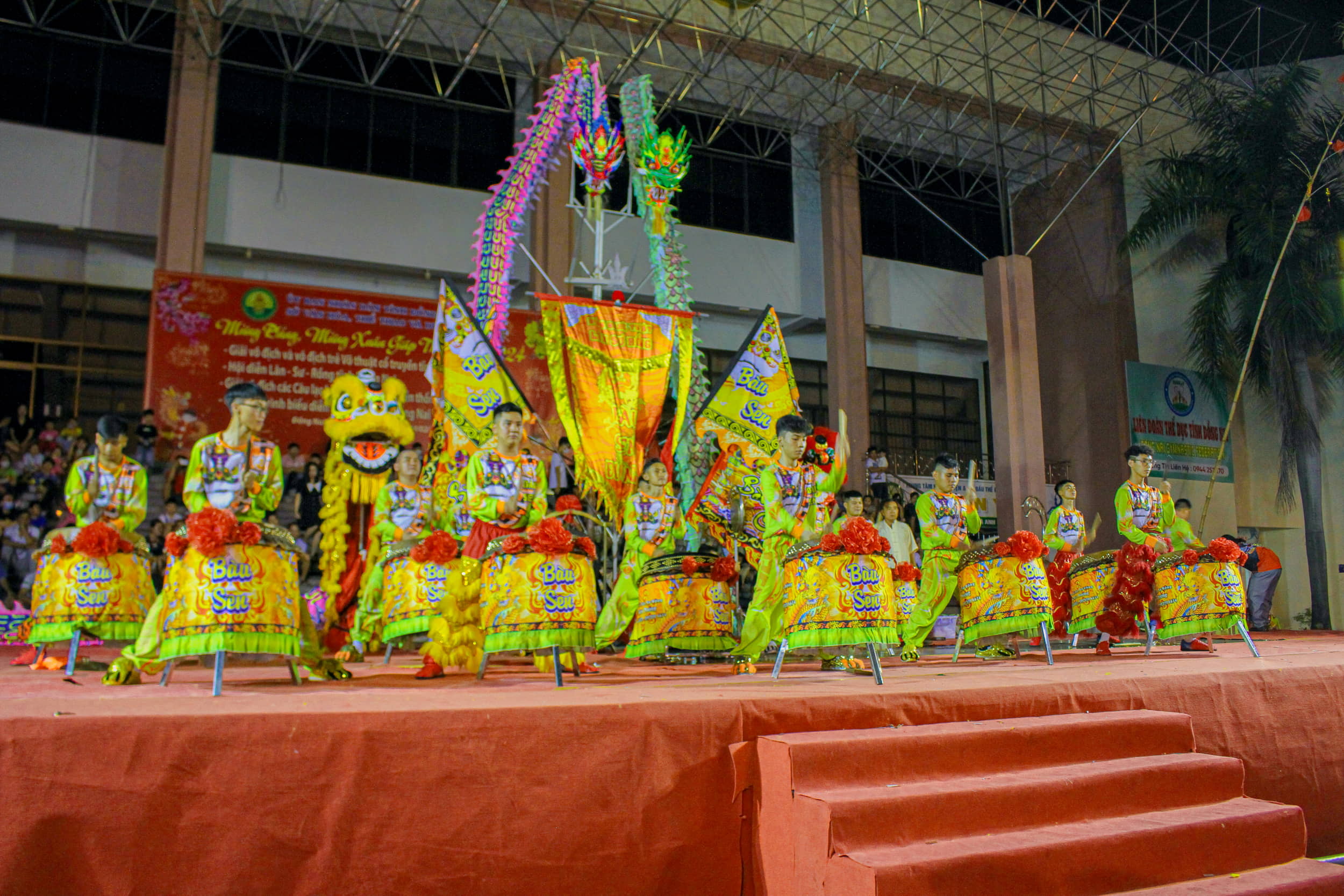 Thuê múa lân