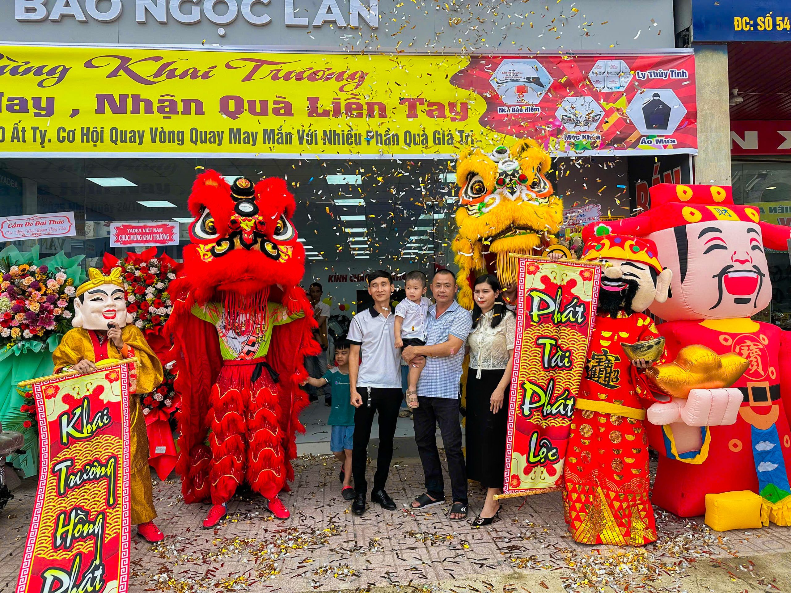 Hình ảnh múa lân khai trương