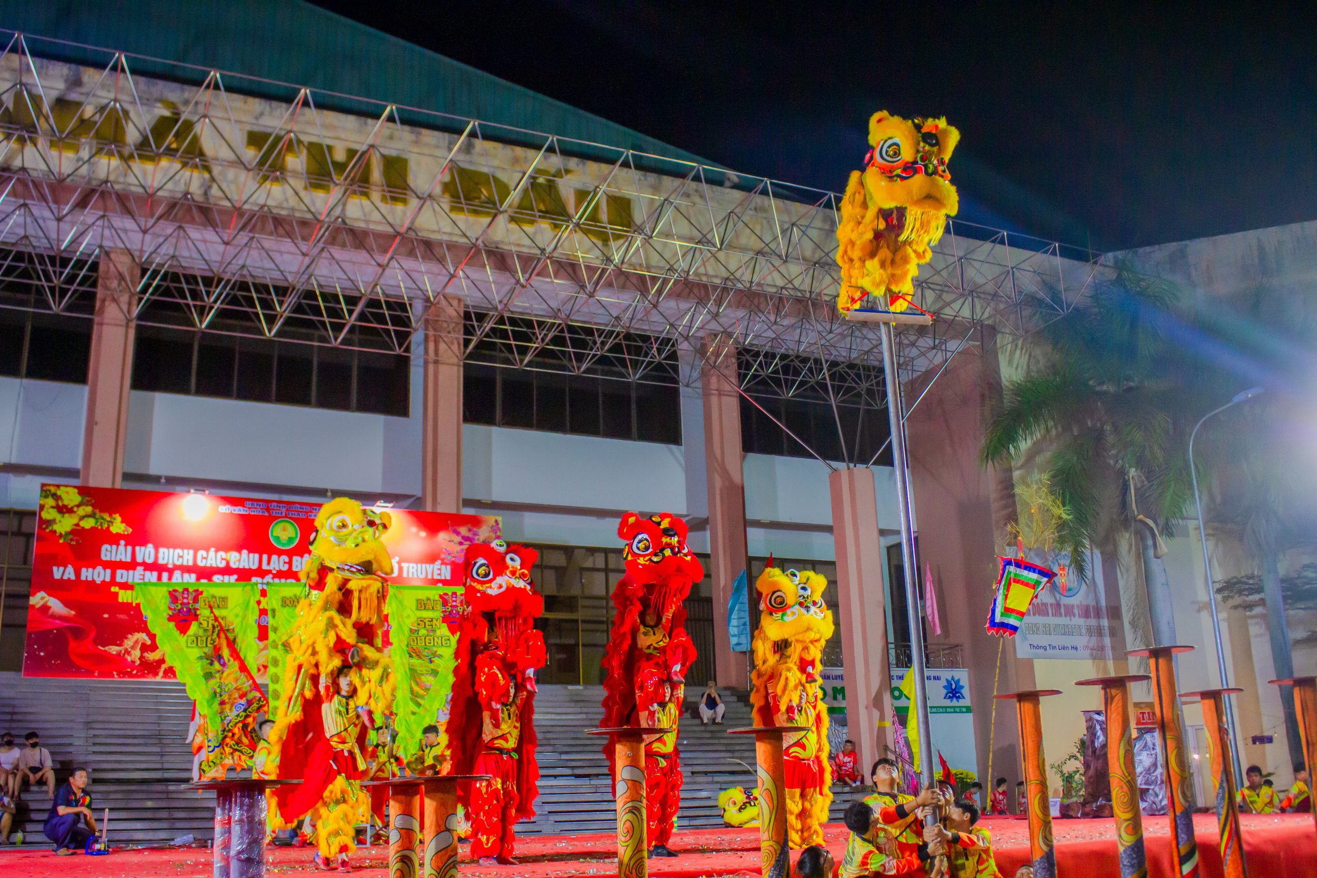 Múa lân khai trương quận 1