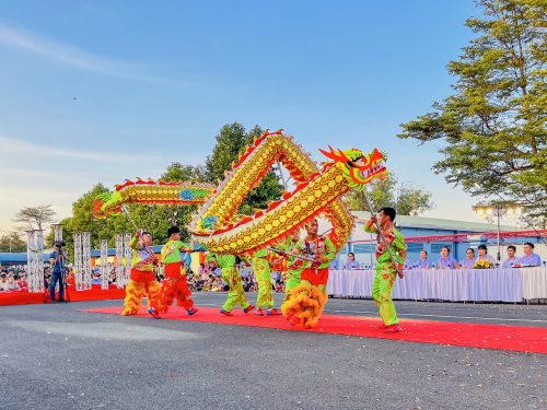 Múa lân khai trương tại Thủ Đức